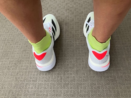 アディゼロボストン13 履く 後ろ