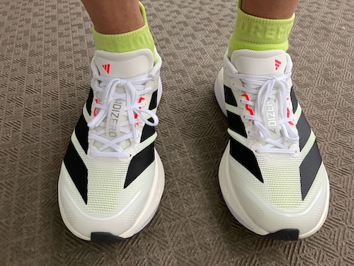 アディゼロボストン13 履く 前から