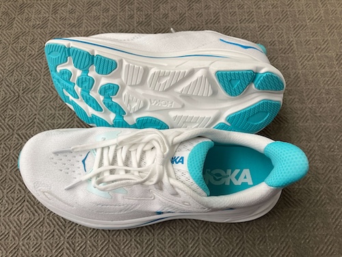 ホカオネオネ　クリフトン10　全体写真