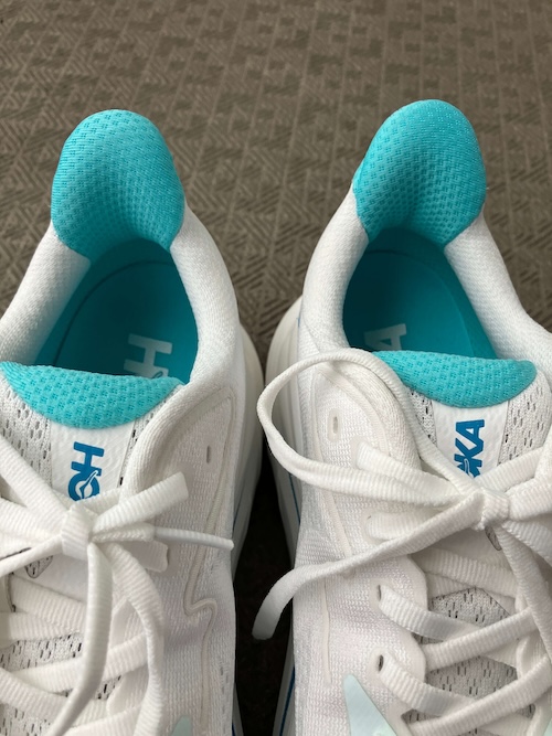 ホカオネオネ　クリフトン10　かかと